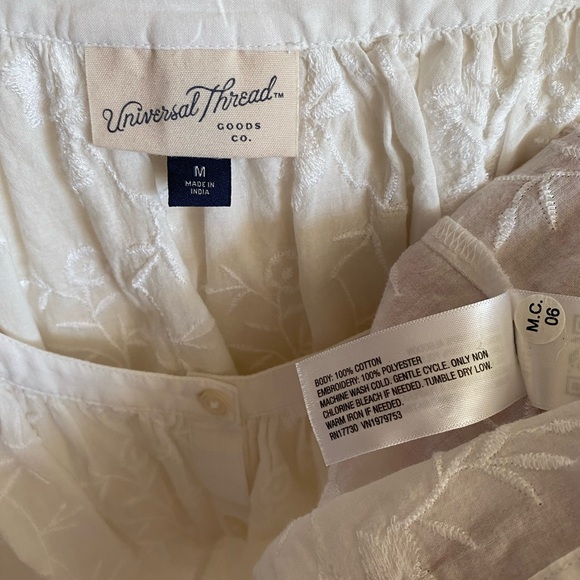 Universal Thread Women’s Floral Embroidered Blouse - Picture 11 of 11